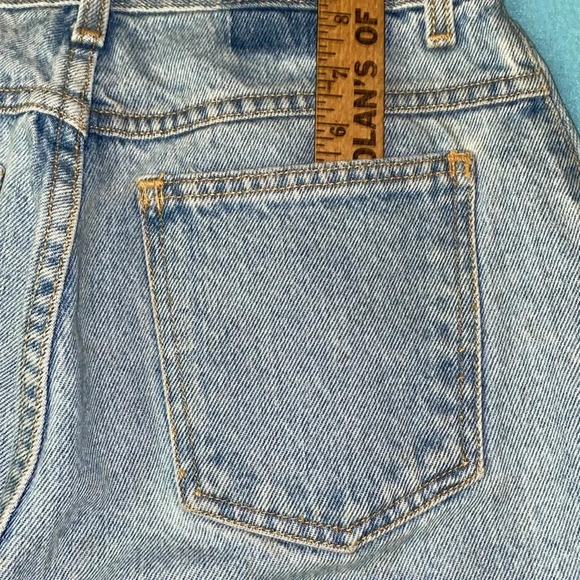 ZENA high rise capri denim embellished at bottom button zipper fly Y2K size 10 - Picture 10 of 10